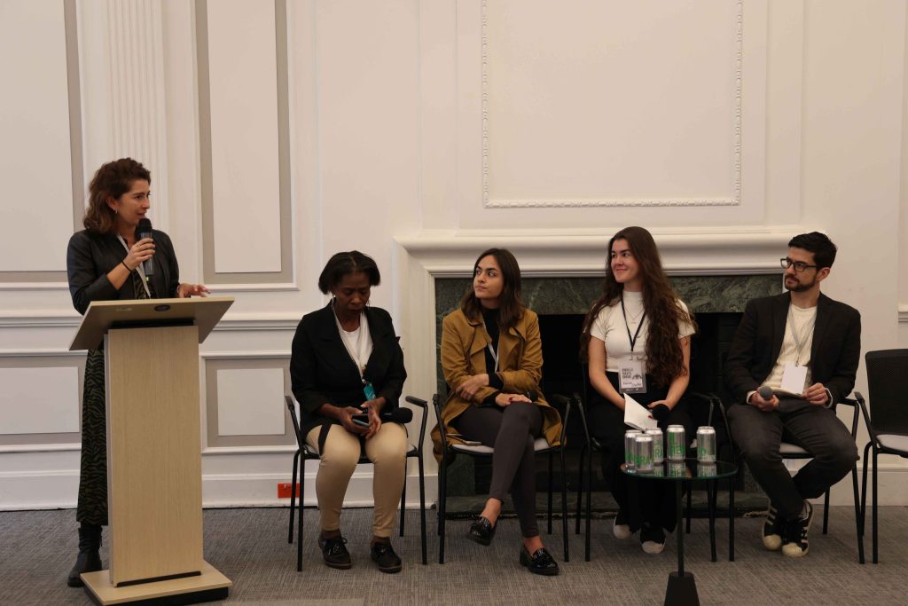 Foto foro “Cuidando a las cuidadoras: conversaciones sobre regulación