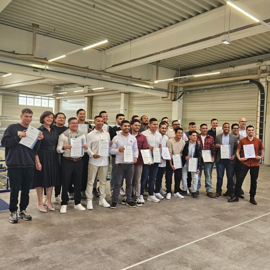 foto de los 30 tecnólogos colombianos homologaron sus títulos en Alemania