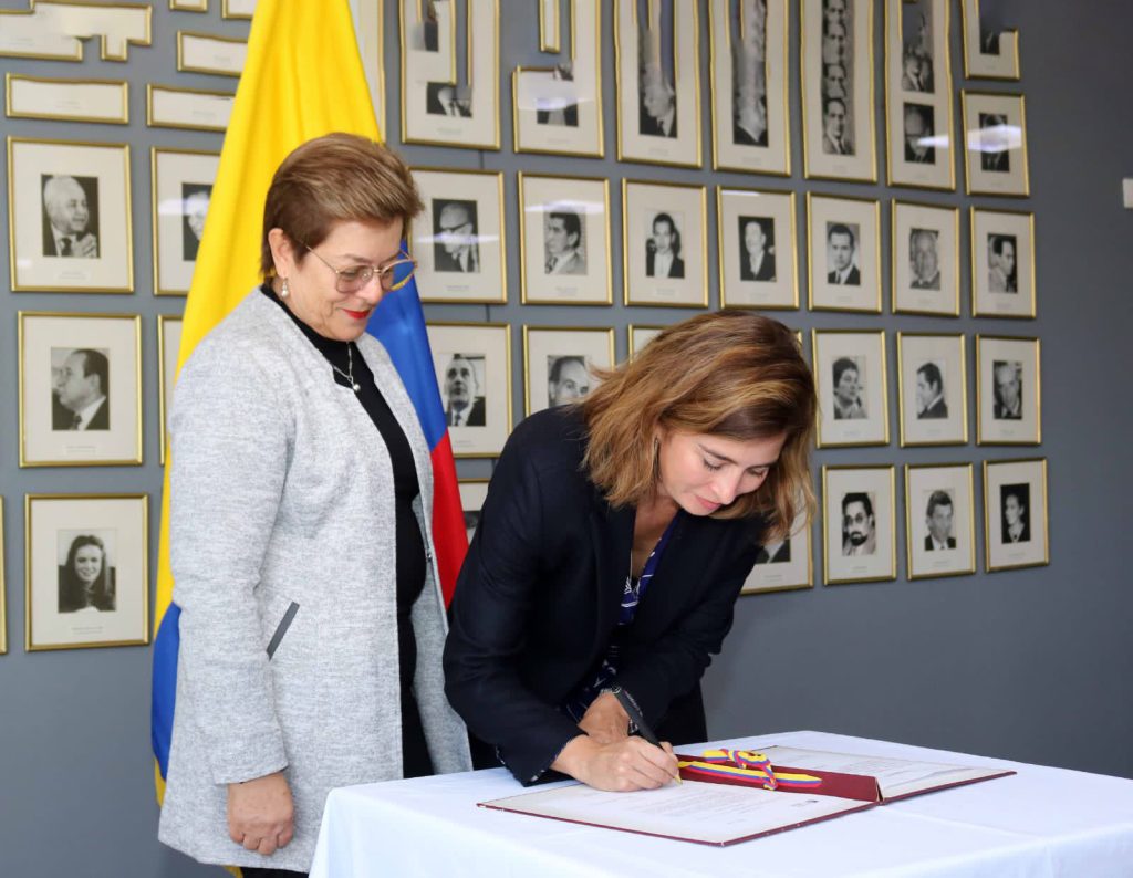 foto Posesión de la directora del SPE, Paula Herrera Idárraga