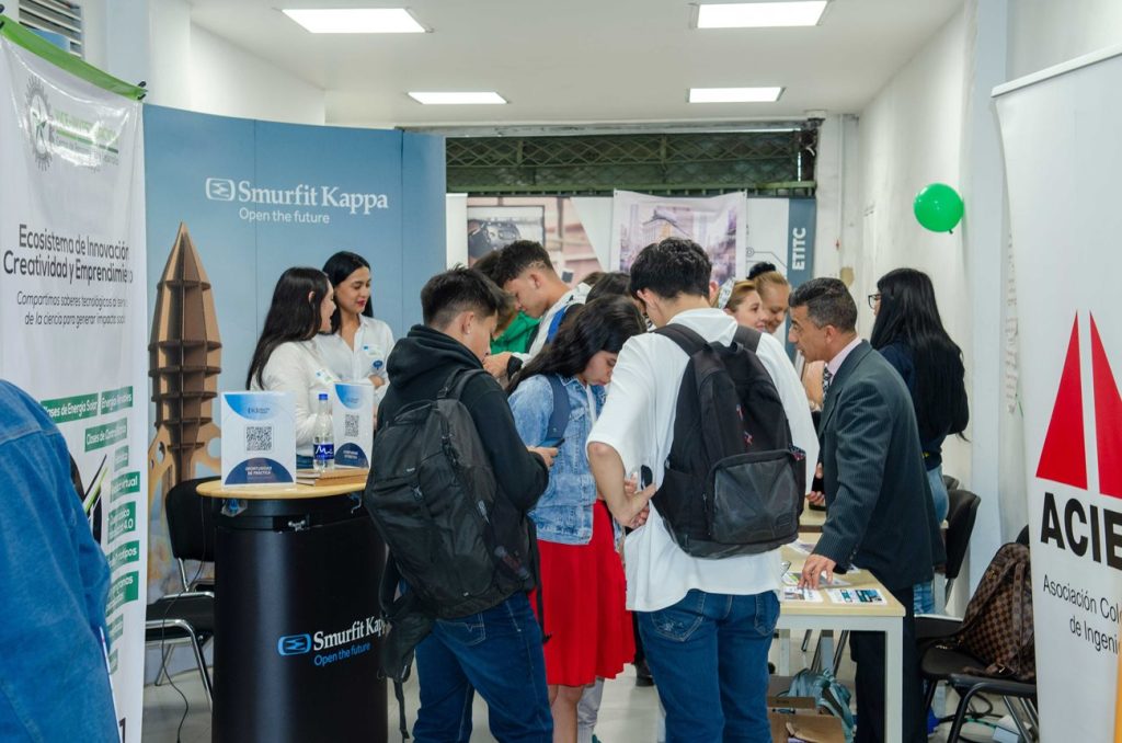 foto Feria laboral Empleactívate y de Servicios ETITC 25