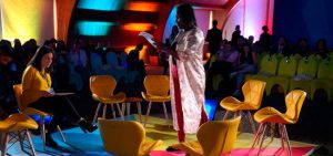 foto publicacion La maestra de ceremonias de la población víctima