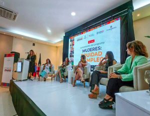 foto evento lanzamiento Programa Mujeres: Equidad y Empleo